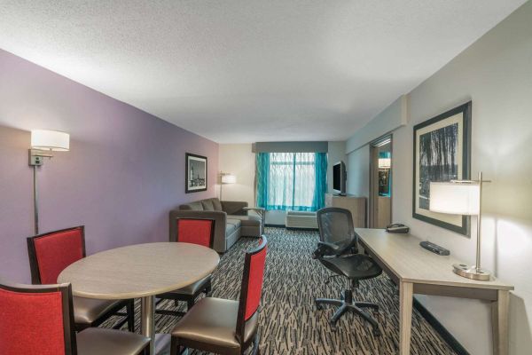 La Quinta Inns and Suites Clarksville